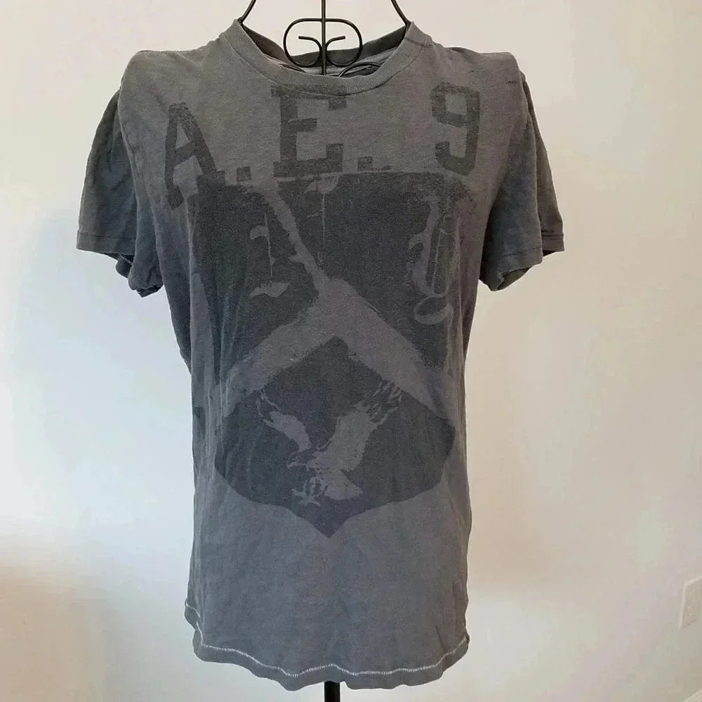 American Eagle Outfitters TShirt XS Gray Graphic